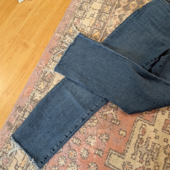 Banana Republic Mid Rise Crop Flare Medium Wash Jeans Size 29 Comfy Casual Denim - Picture 3 of 10